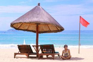 海边吃瓜拍摄图片真实,吃瓜拍照，定格夏日美好瞬间