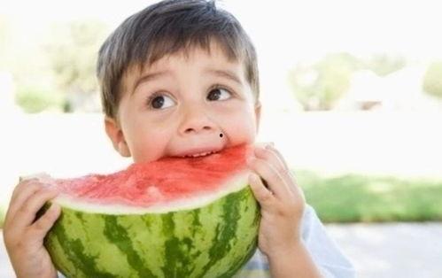 龙凤胎姐妹吃海瓜好吗,健康美味两不误