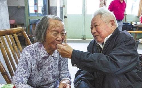 99岁老人吃瓜,揭秘长寿秘诀